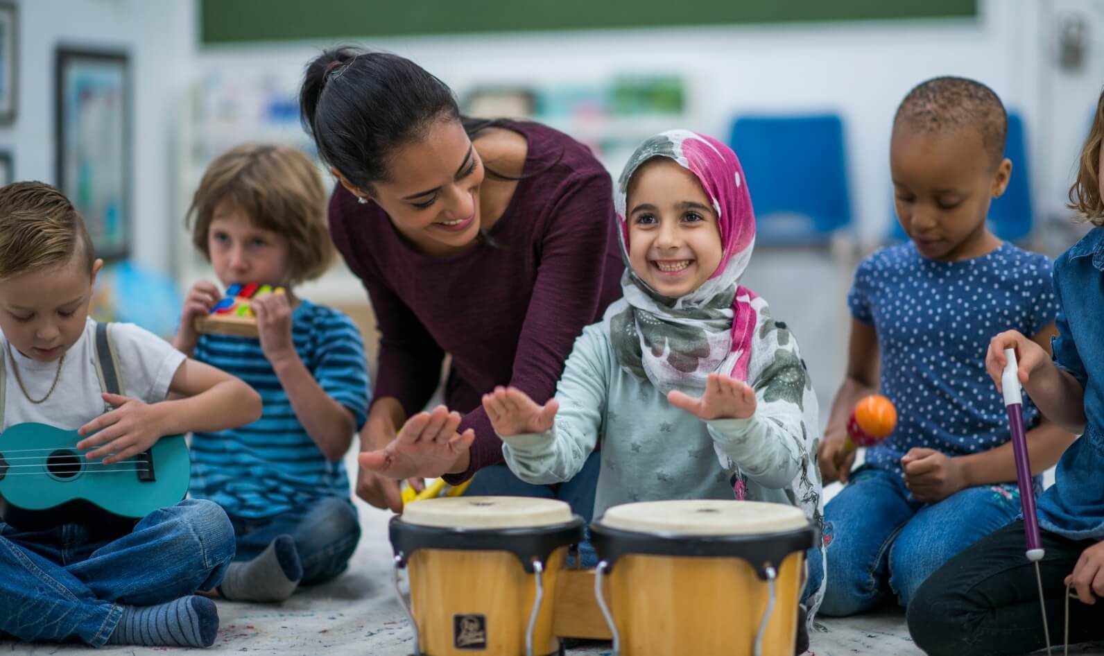 a importância da música na vida das crianças e qual a idade ideal para uma criança começar