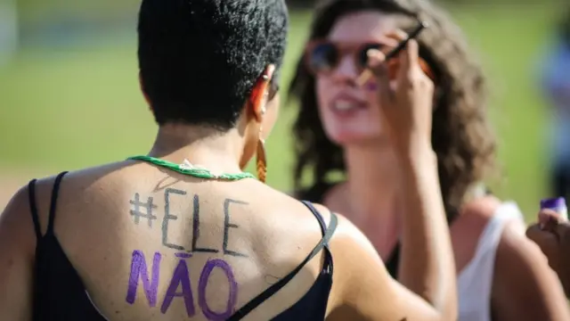 Mulheres conservadoras são mais felizes que as de esquerda, revela estudo