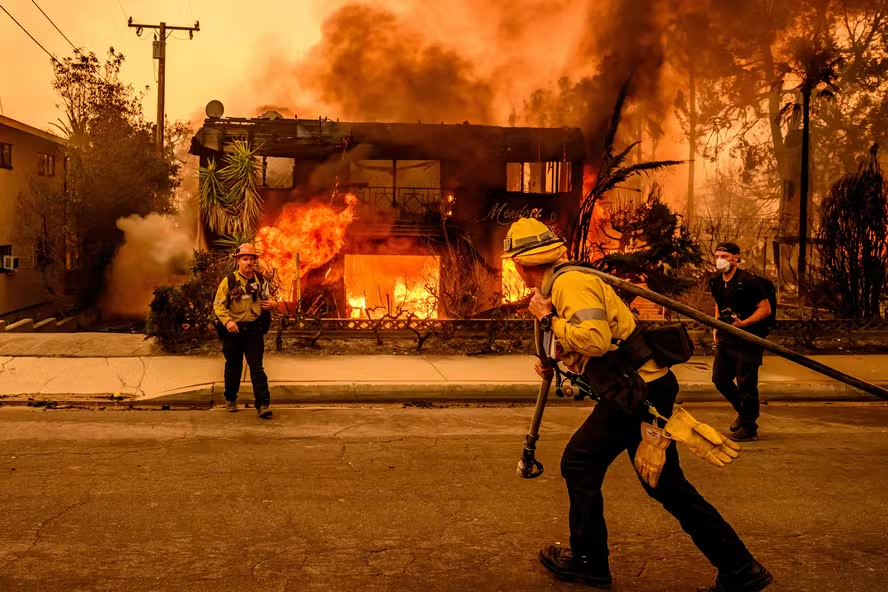 image-56 Número de mortos nos incêndios na Califórnia sobe para 27: Tragédia se agrava com destruição e desaparecidos