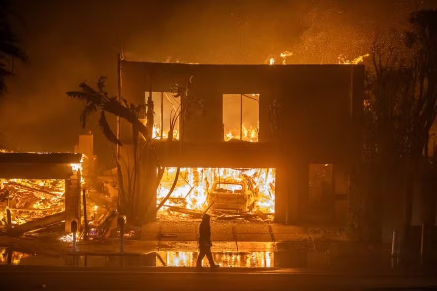 image-57 Número de mortos nos incêndios na Califórnia sobe para 27: Tragédia se agrava com destruição e desaparecidos